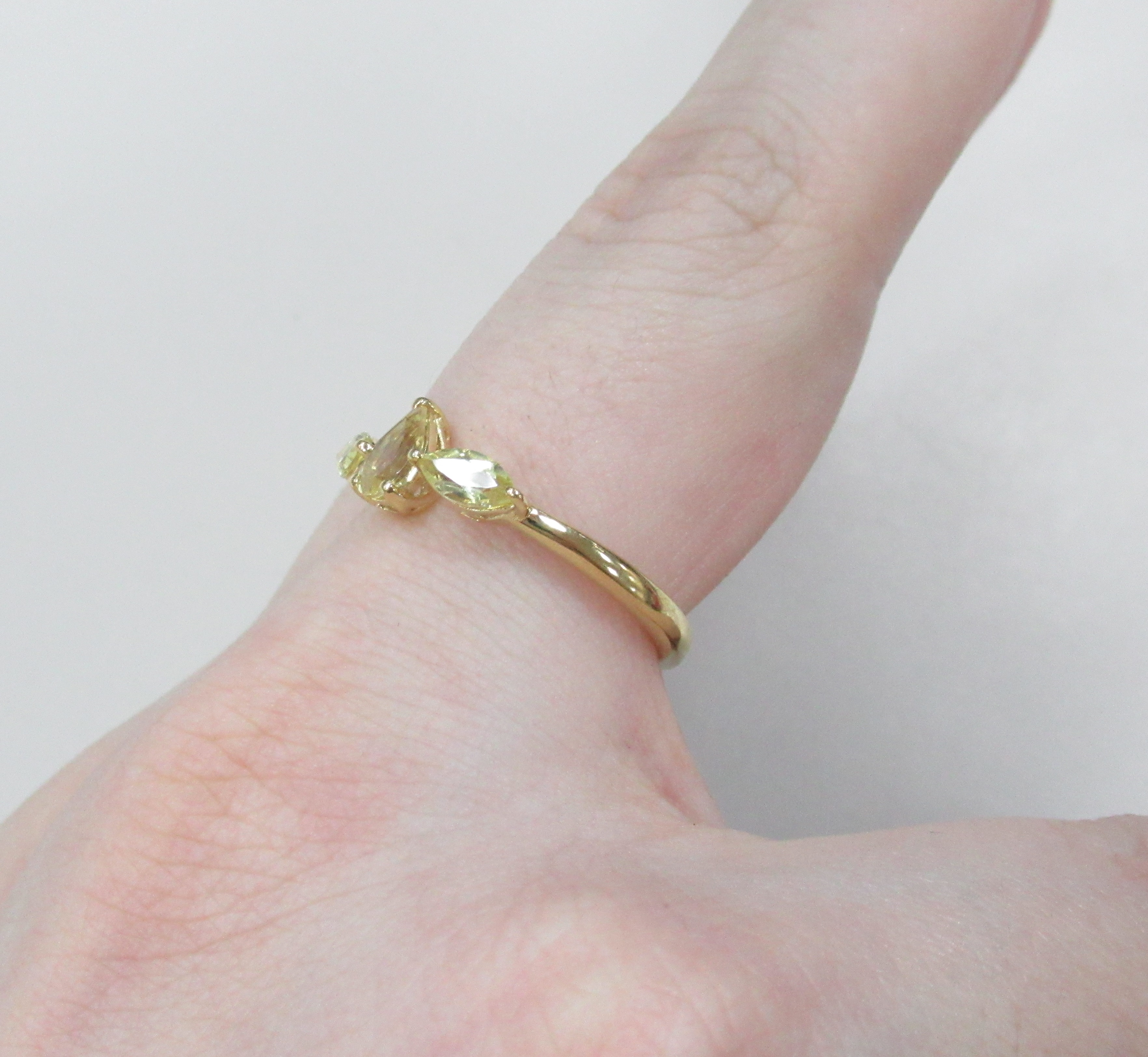 Серебряное кольцо с гелиодорами